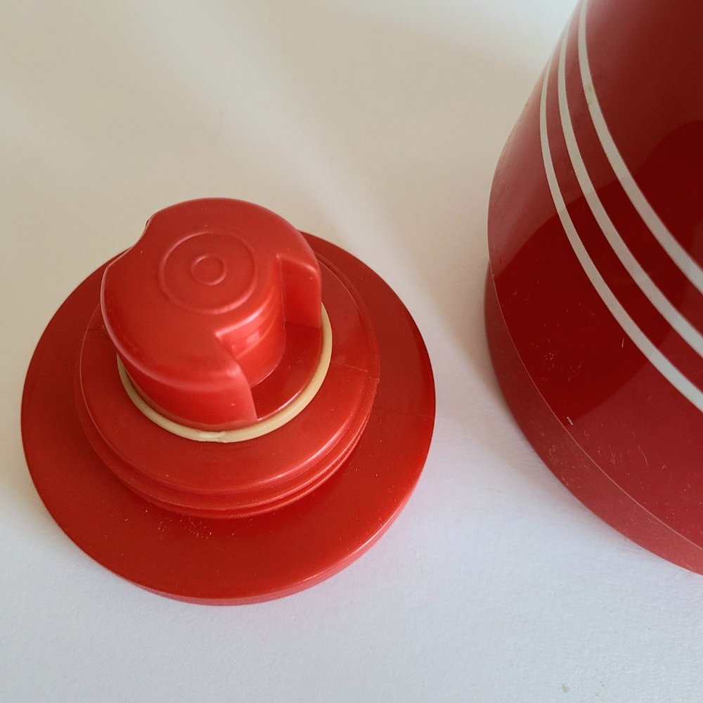 Vintage red thermos. Made in Taiwan - Picture 5 of 7